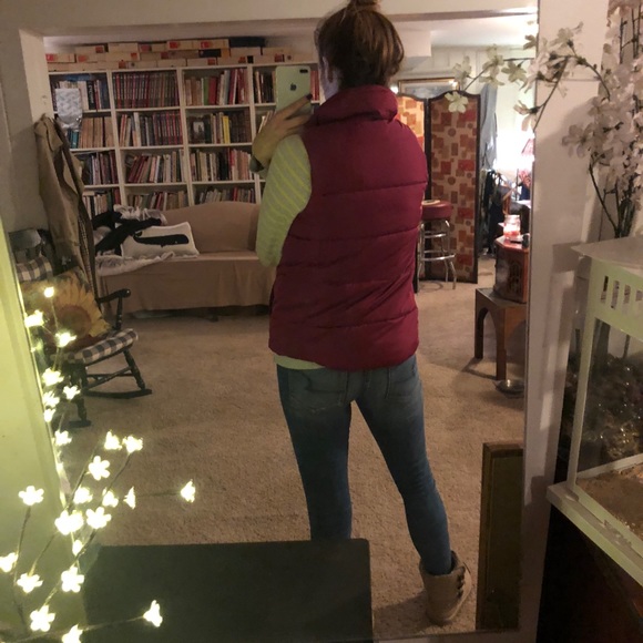 Women’s Old Navy Puffy Vest - Picture 6 of 6